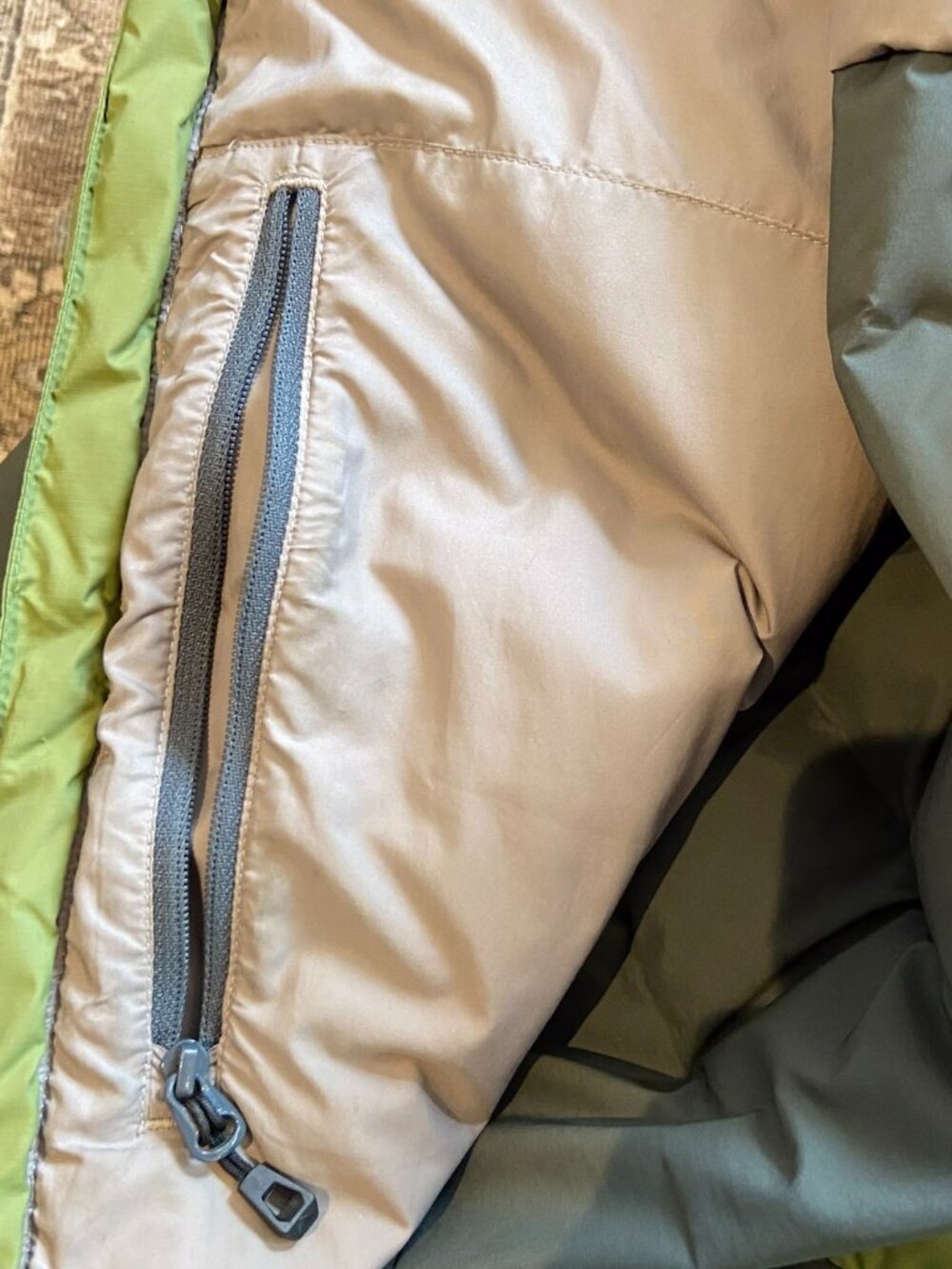 Simms West Fork Insulated Vest | Size M | Olive | PrimaLoft - Picture 8 of 11